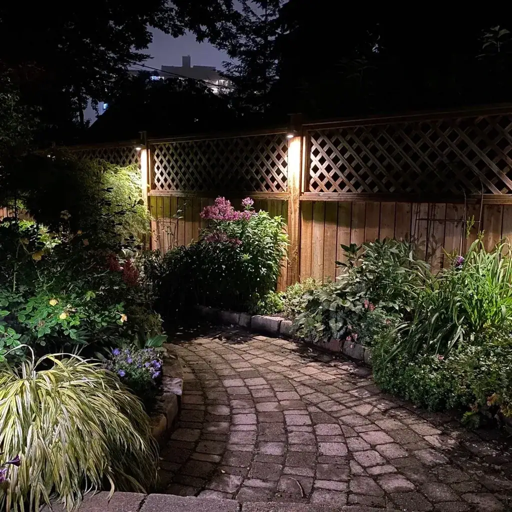 Energy-efficient low voltage LED outdoor lighting system